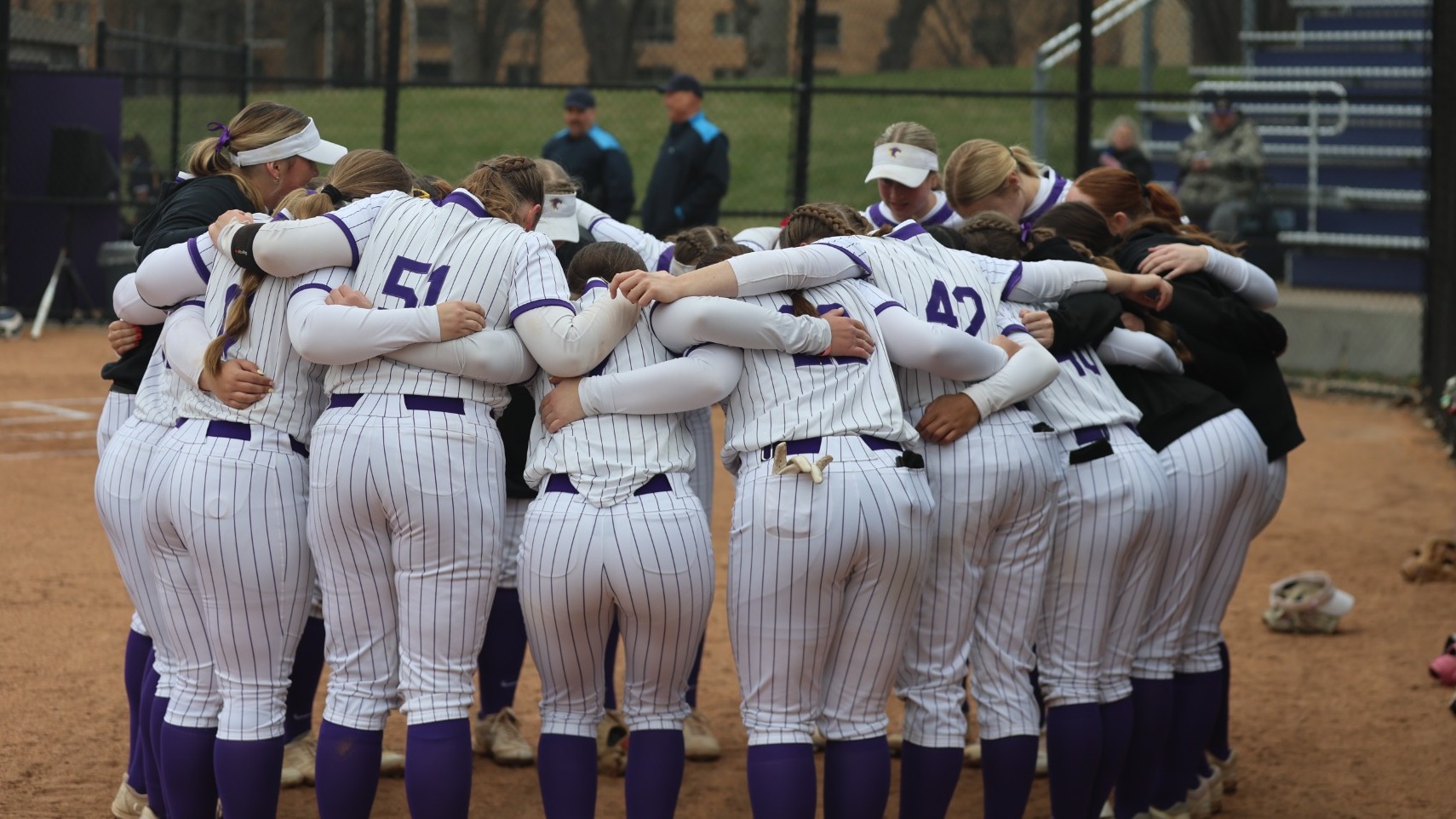 softball huddle