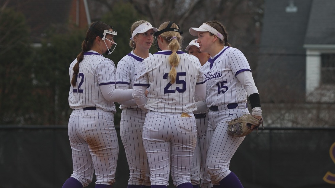 softball infield huddle in the circle