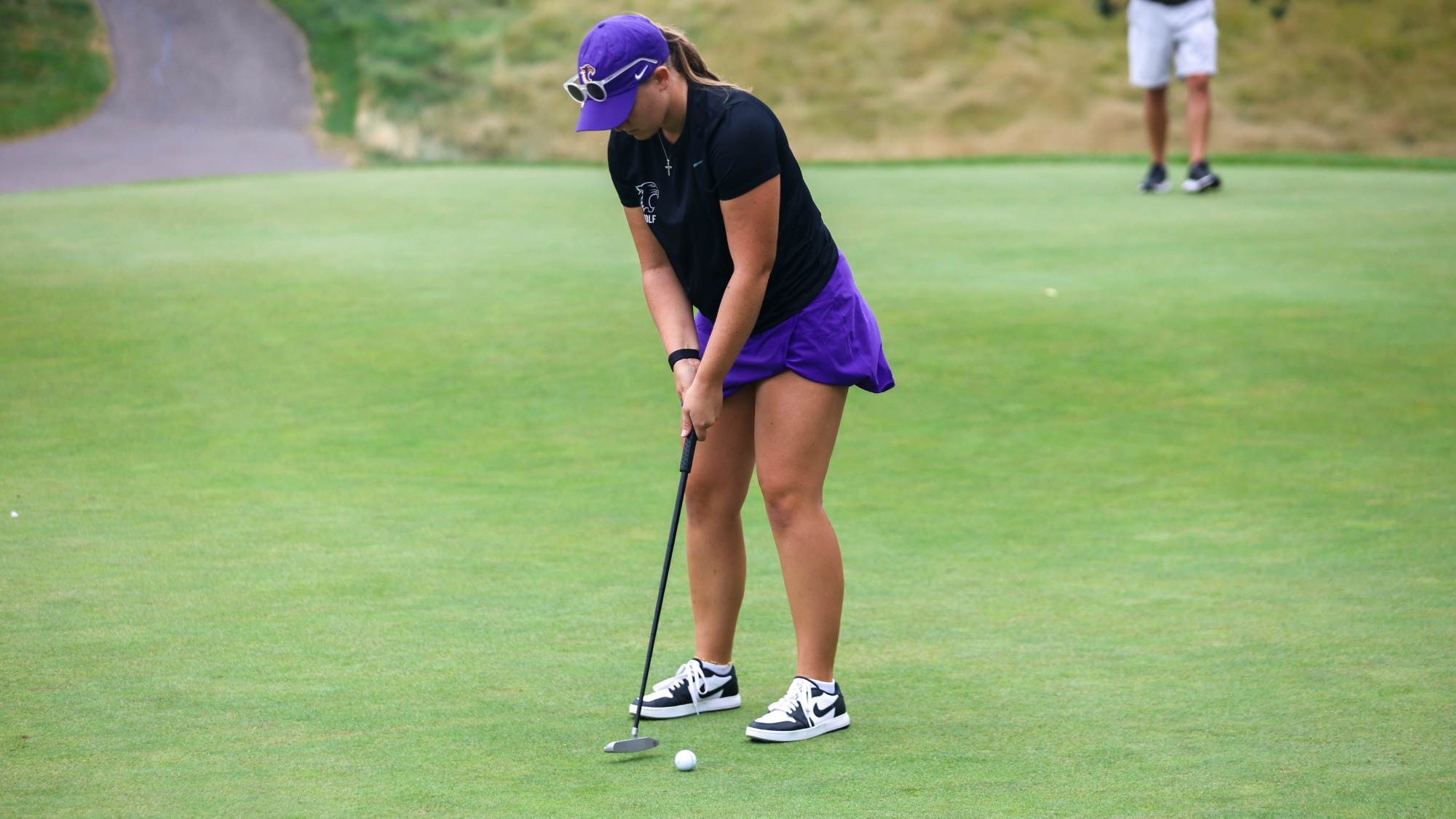 Caylin Cantwell putting at midland hills