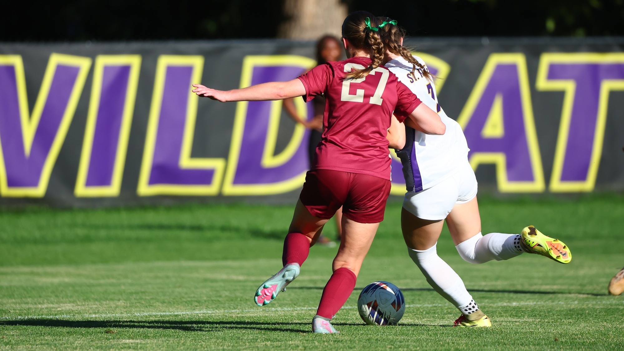 Shannon Corona battling player from Williamette