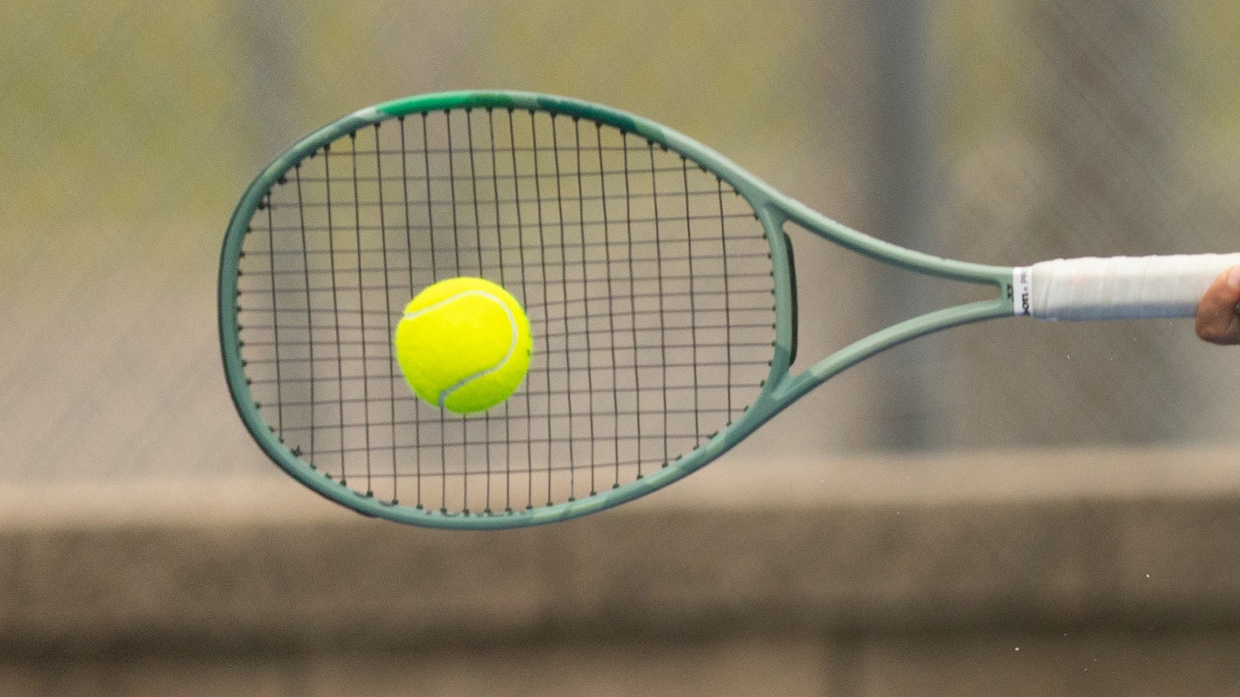 Stock_Tennis_on_Racket_52