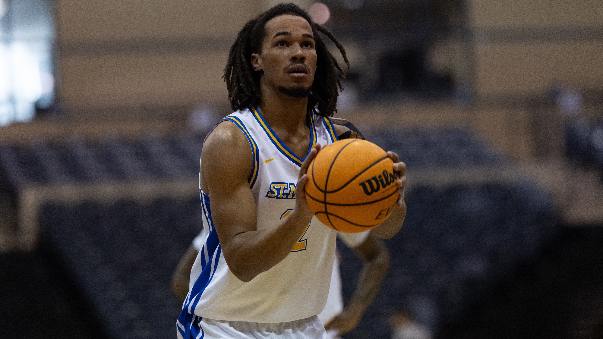 Justin Britt shoots a free throw.