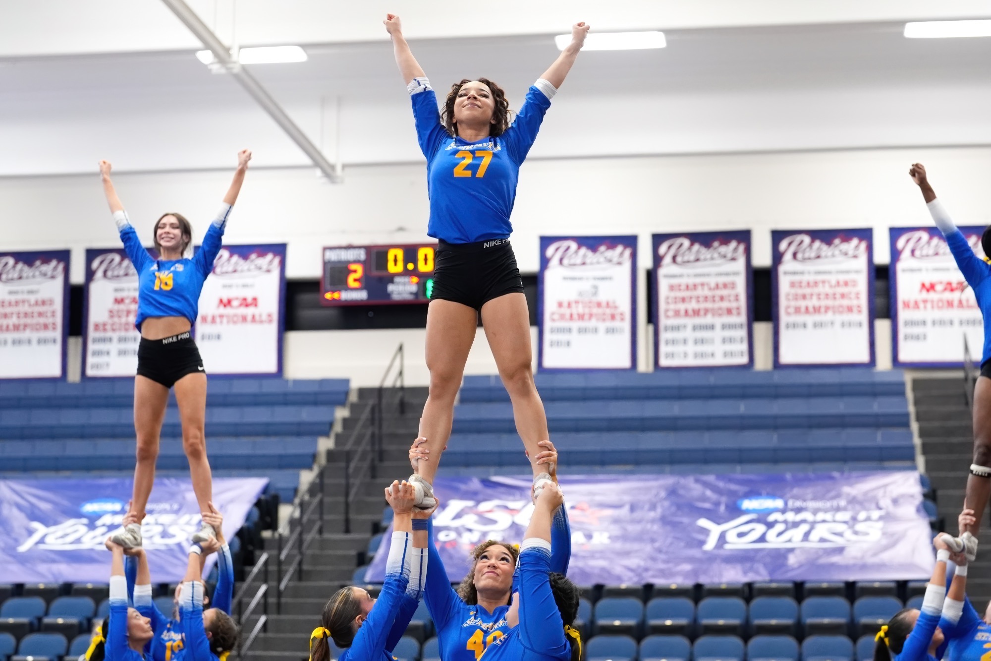 The STUNT team completes three partner lifts during the first quarter at the Lone Star Championship.