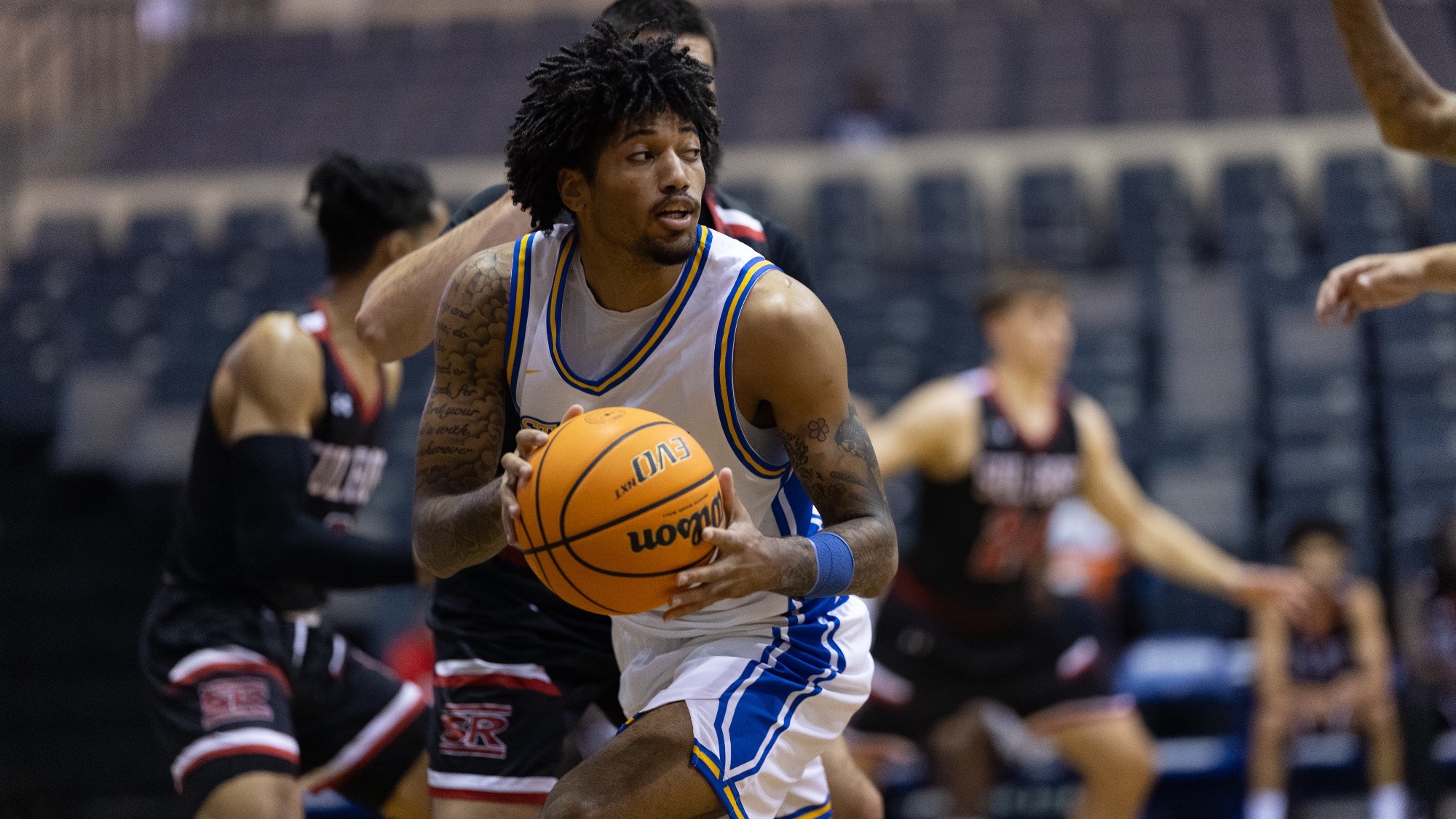 Lawyer Jones looks for an open teammate as he is double-teamed in the paint.