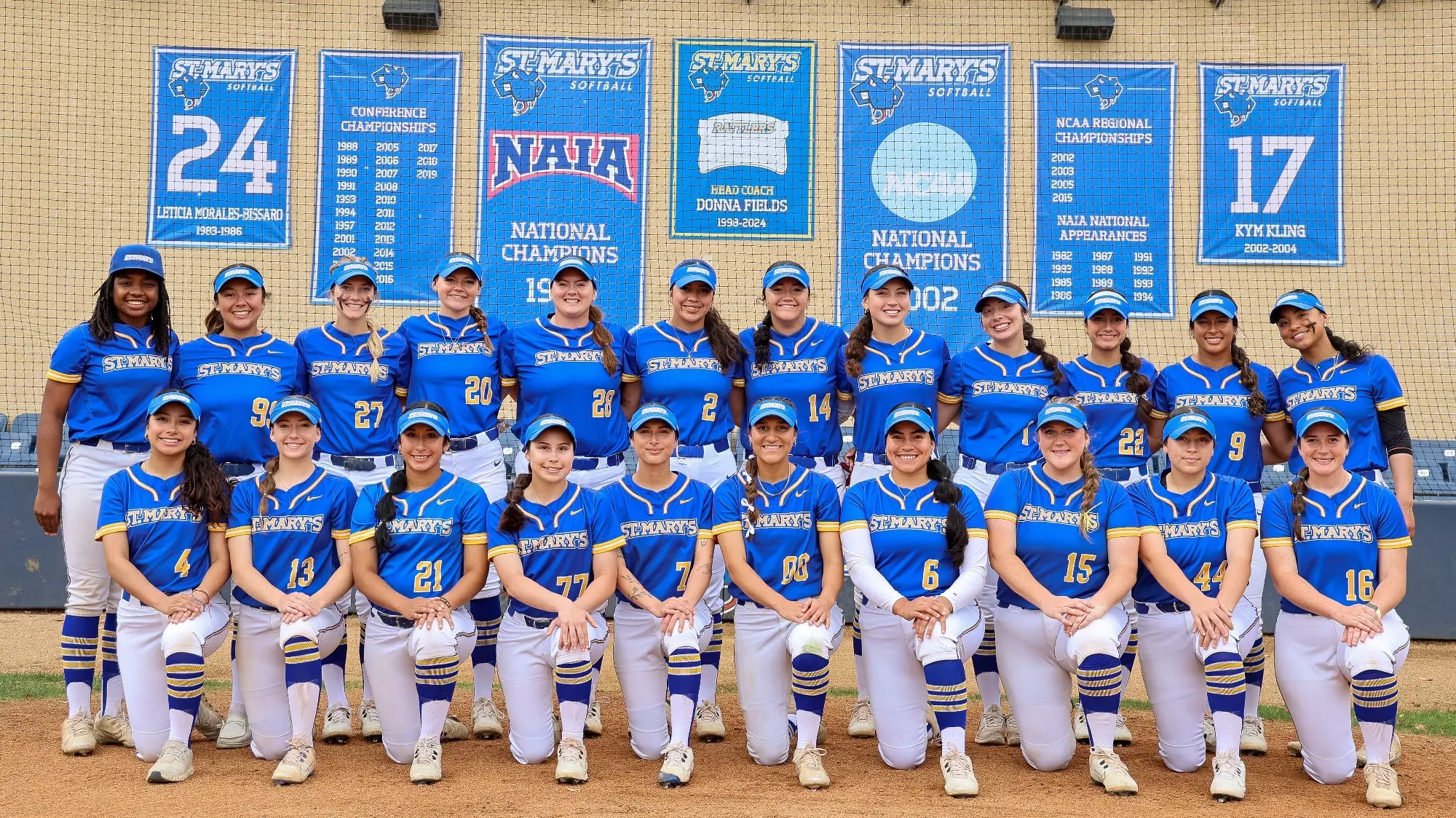 26_Softball_Team_Photo