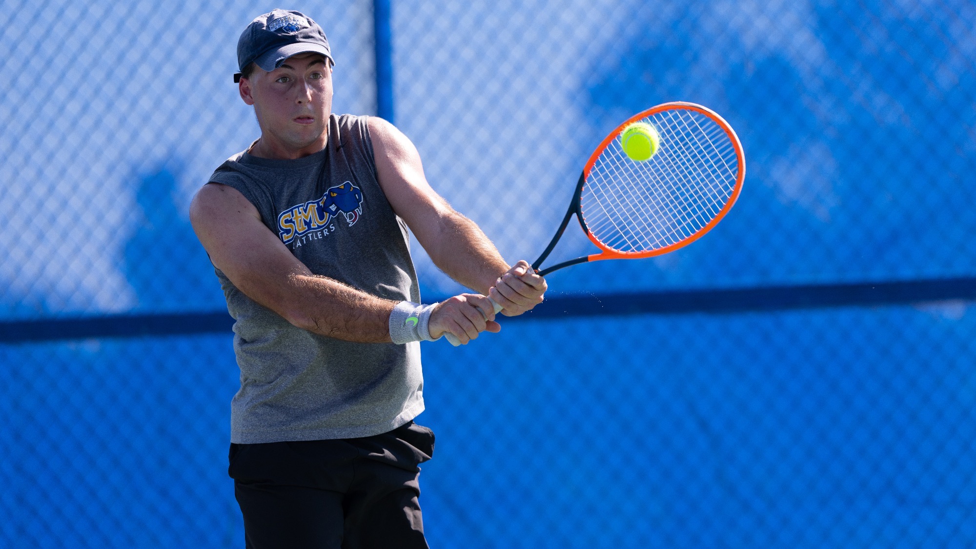 Leonardo Fabbri hits a two-handed backhand.