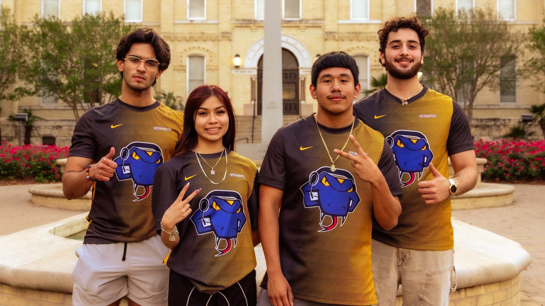The Call of Duty team stands in two rows of two. The back row of Victor Yacaman and David Kamel have thumbs up, while the front row of Emilia Moyeda and Juan Pina have two fingers raised.