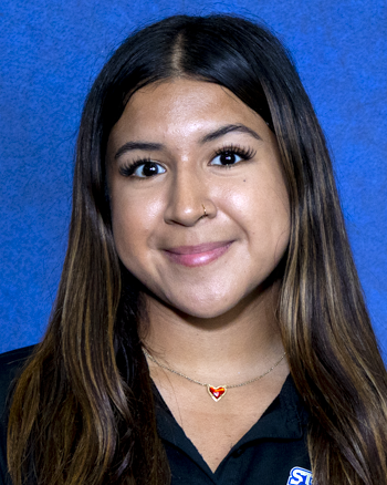 Karolina Luna 2027 Headshot
