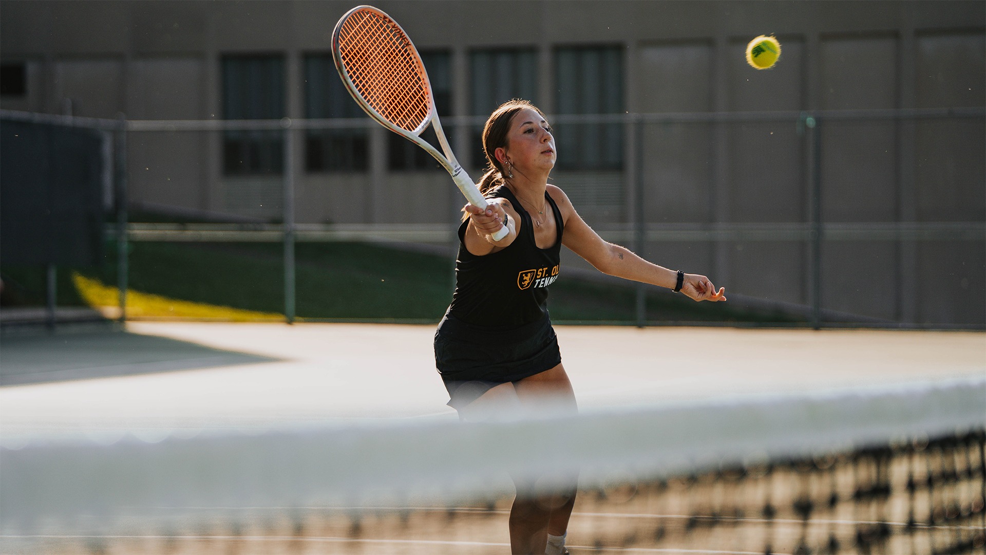 Elliana Loesch reaches for a volley.