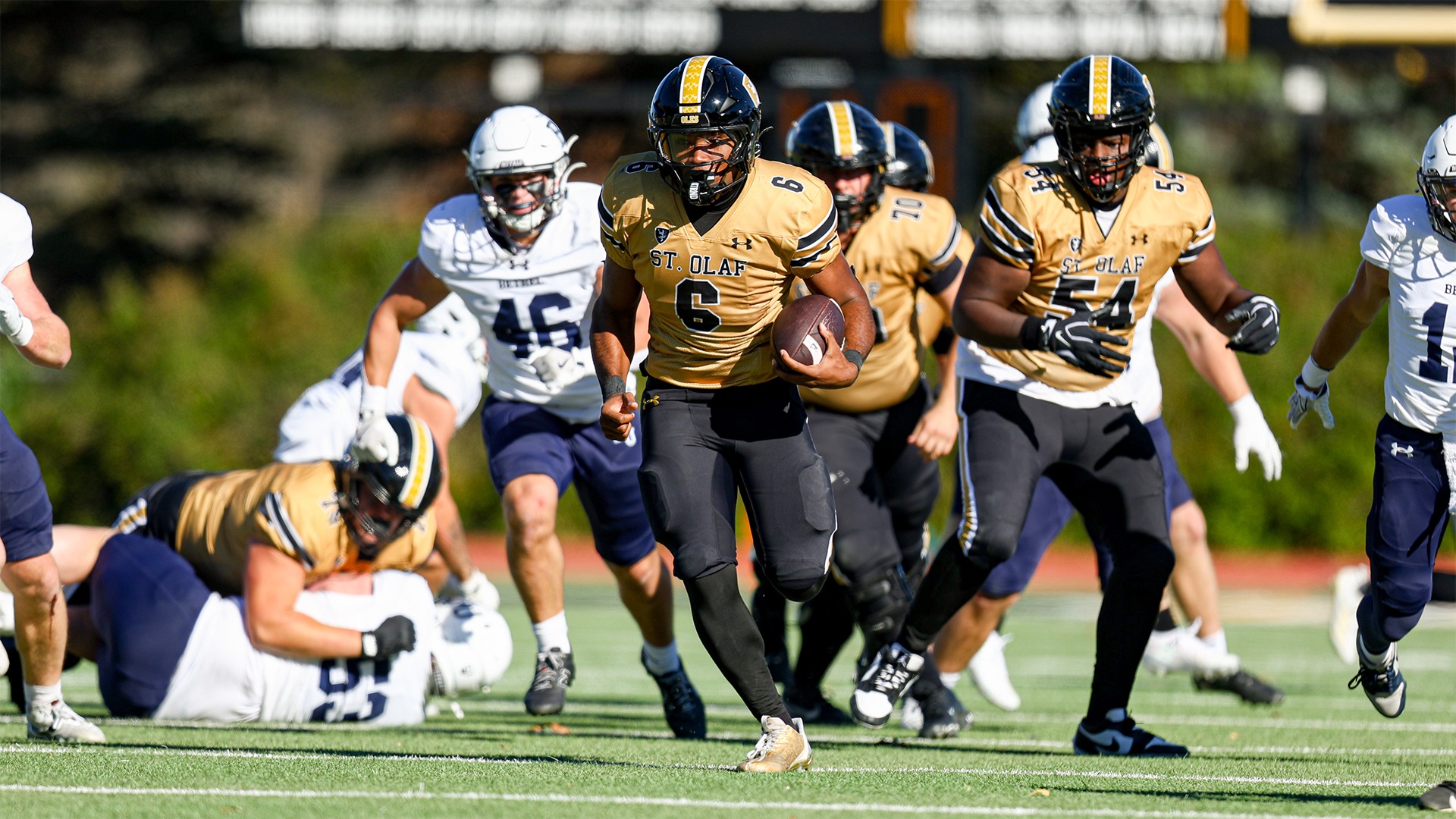 Landon Dillon breaks loose for a touchdown run.