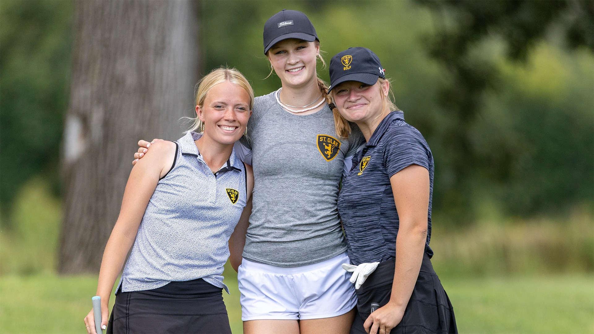 Members of the St. Olaf women's golf team smile during a practice round.