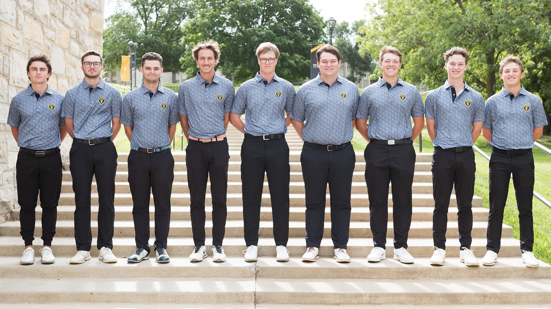 The team photo for the St. Olaf men's golf team.