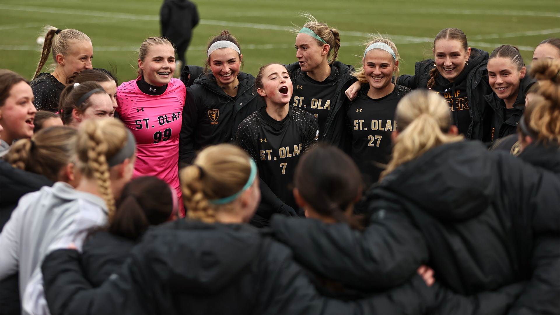 The St. Olaf women's soccer team huddles up before a game.