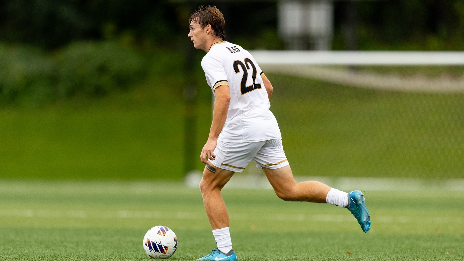 Charlie Piller looks for a pass.