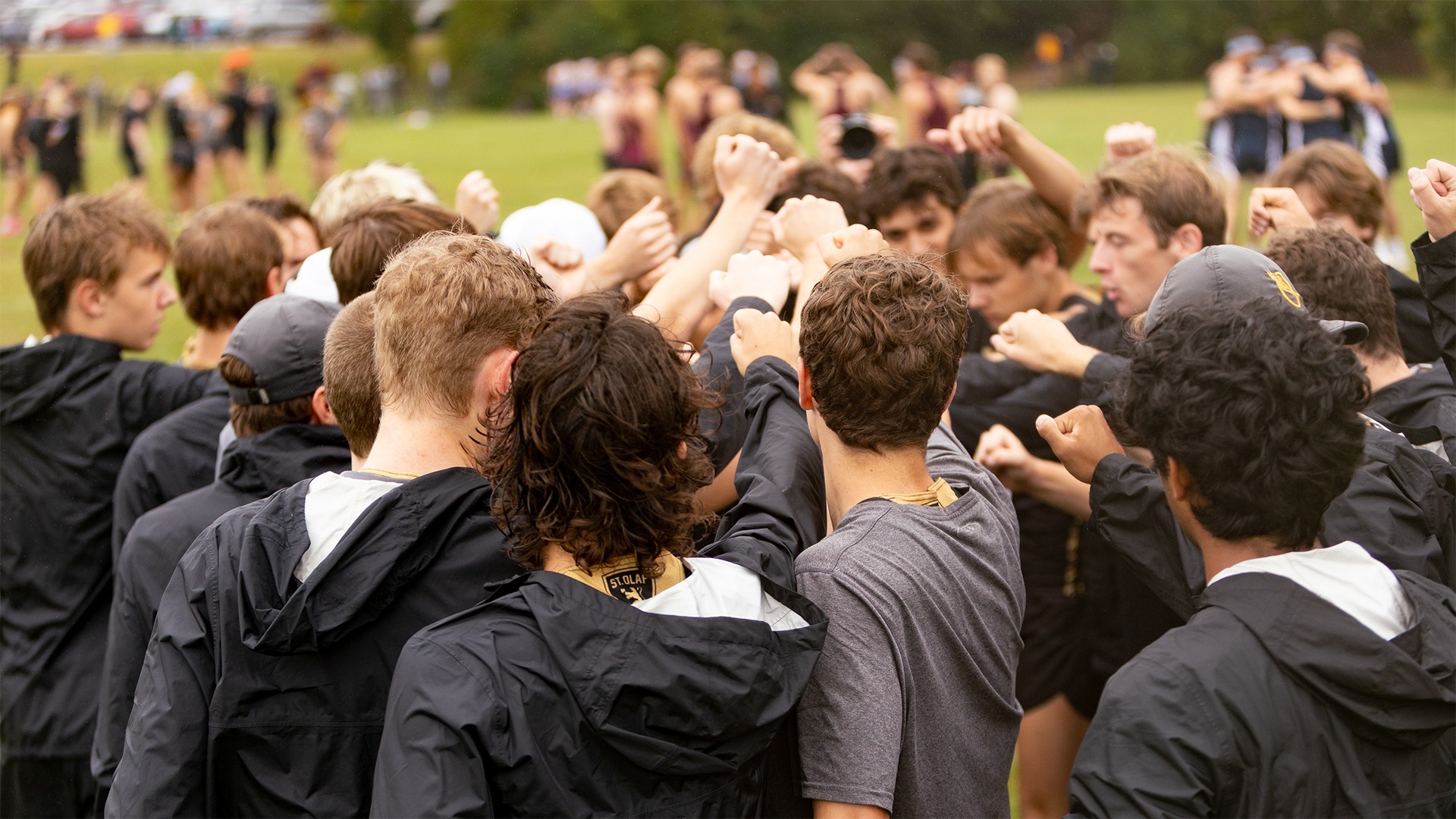 Men's cross country huddles before a race.