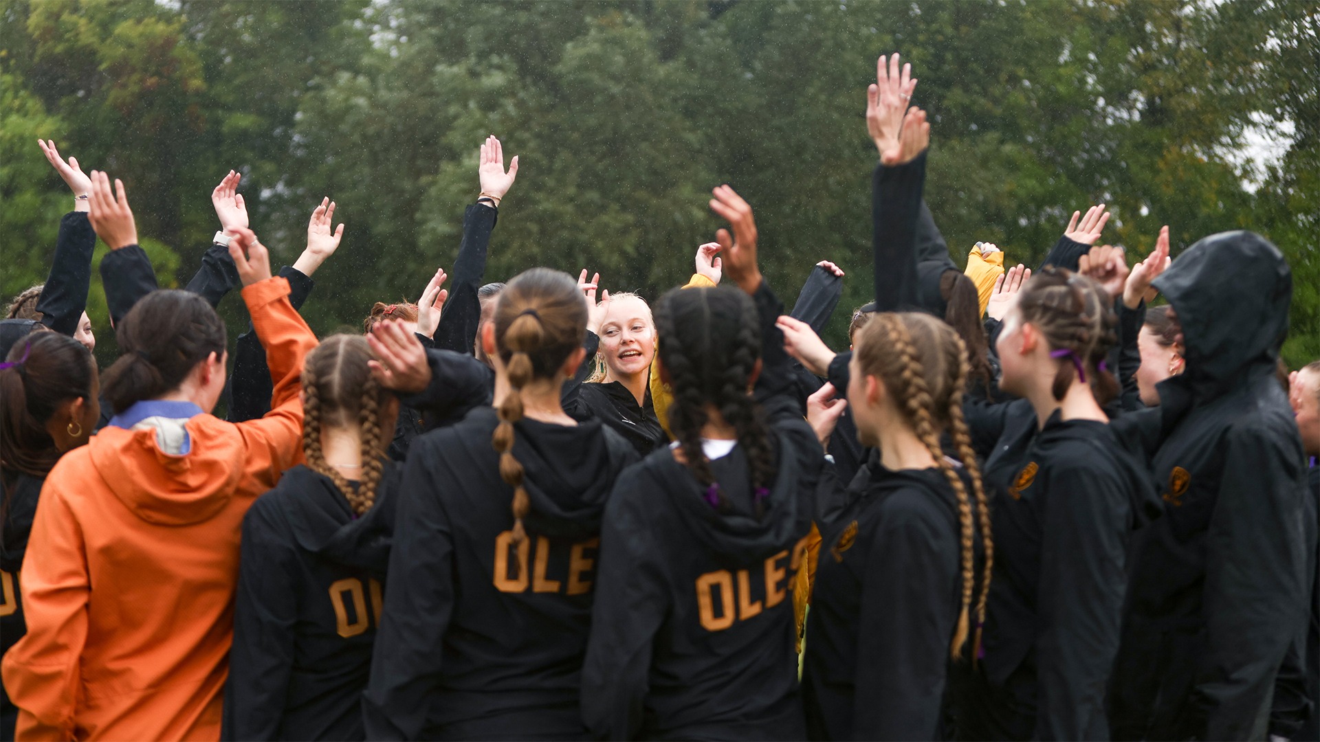 Women's cross country huddles before a race.