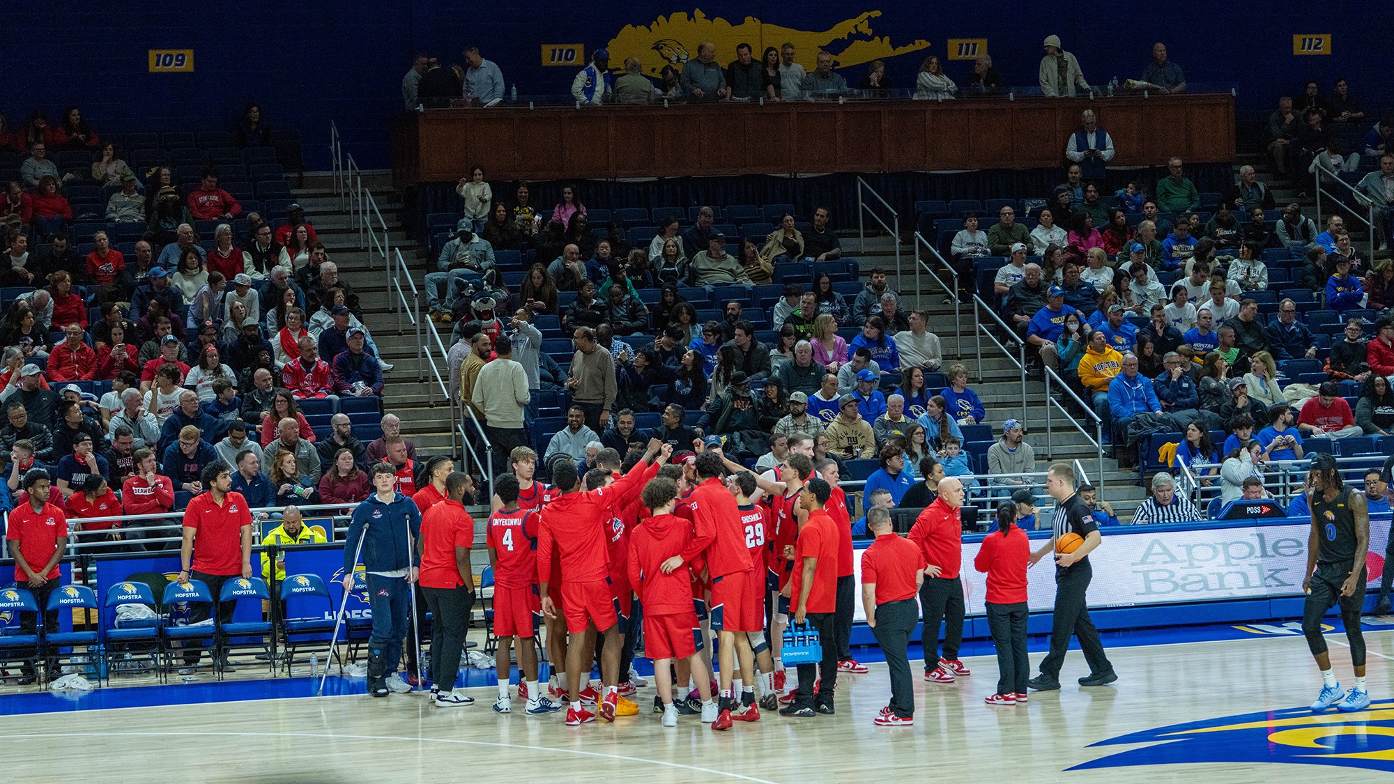 Men's Basketball Huddle - Hofstra