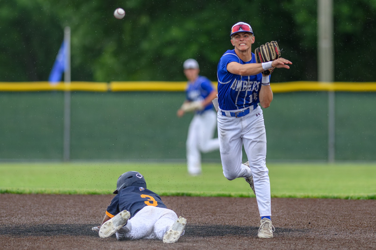 Bomber throws Walnut Hills batter out at 1st as Bombers win to move onto district finals 