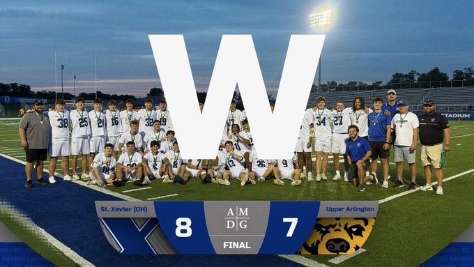 Bombers pose after defeating Upper Arlington in state semi final 