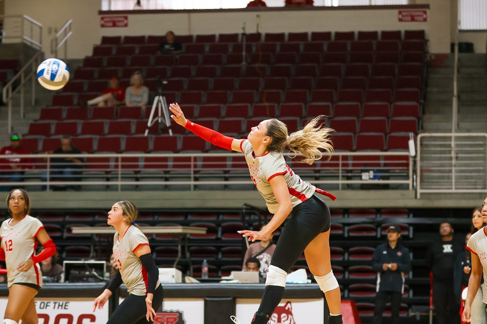 26 VB Booms Away on the serve