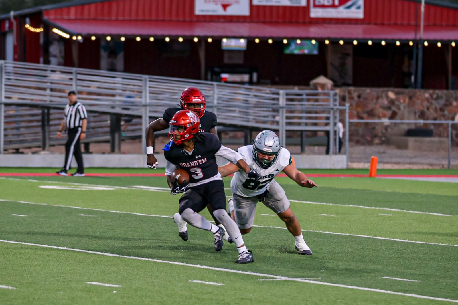 26 FB Taribbean Ramirez gets around the defender