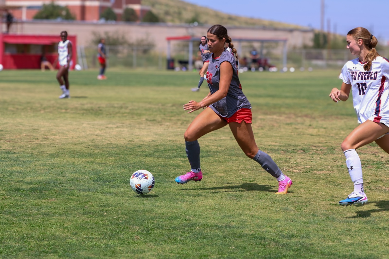 26 WSOC Sarah Anuskewicz drives away from the defender