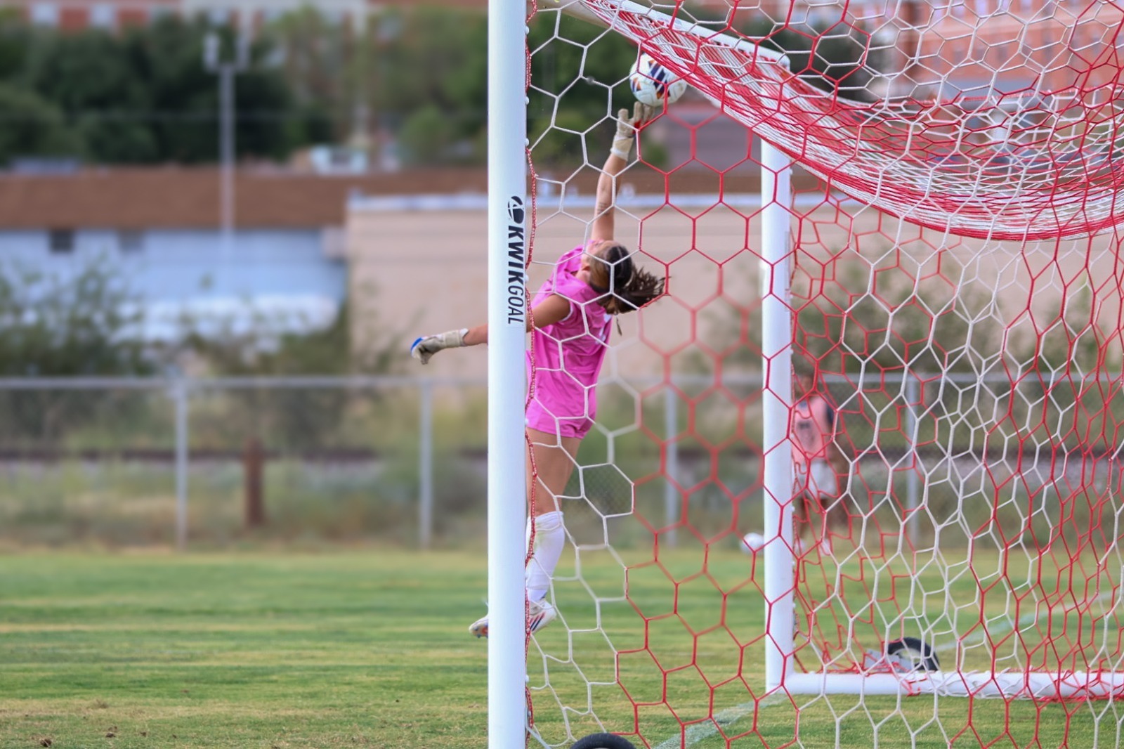 26 WSOC Kat Graves makes the tough save