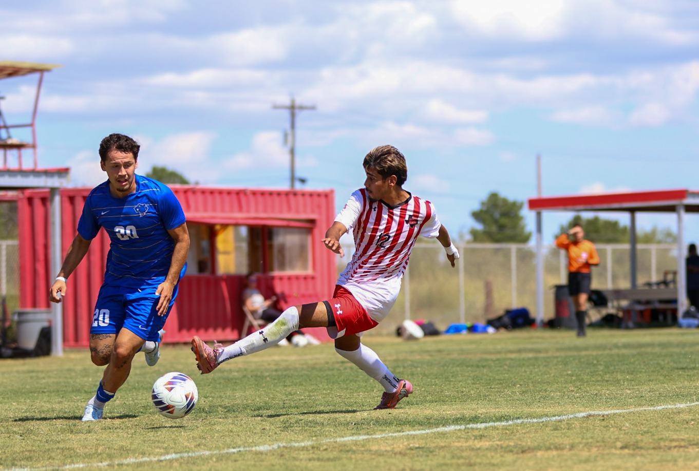 26 MSOC Alex Cruz looks to stop his opponent