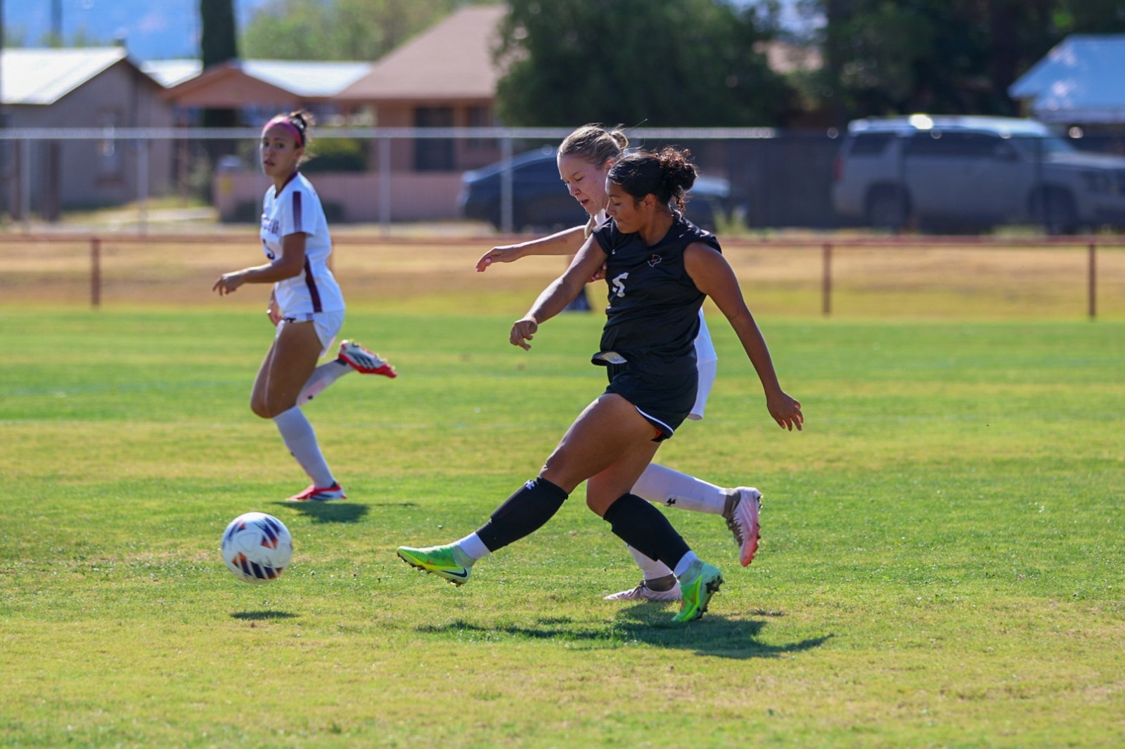 26 WSOC Julia Pesina drives through traffic