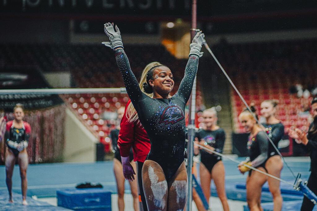 Niya Randolph Women's Gymnastics Southern Utah University Athletics