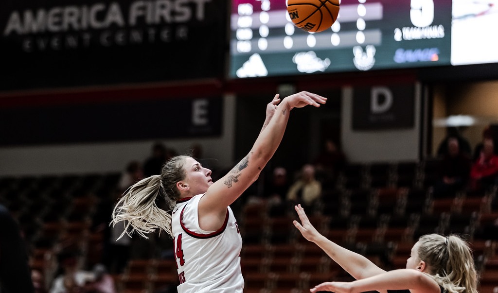 Ava Uhrich shoots the ball