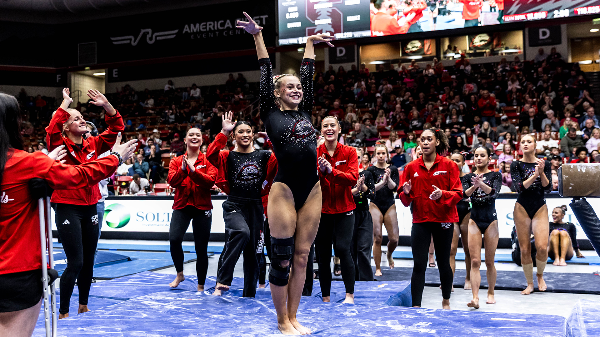 Elliot Bringhurst sticks the landing on beam