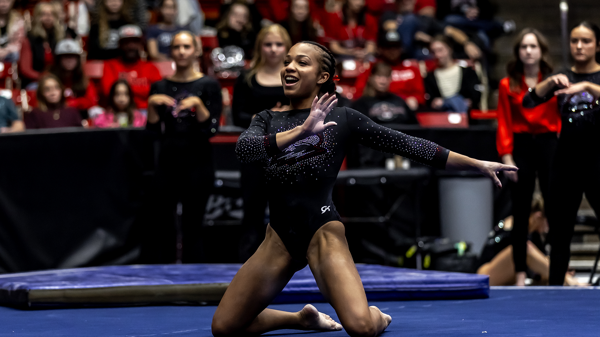 Niya Randolph finishes on floor