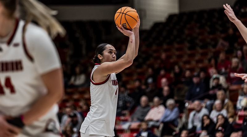Brooklyn Fely shoots a free throw