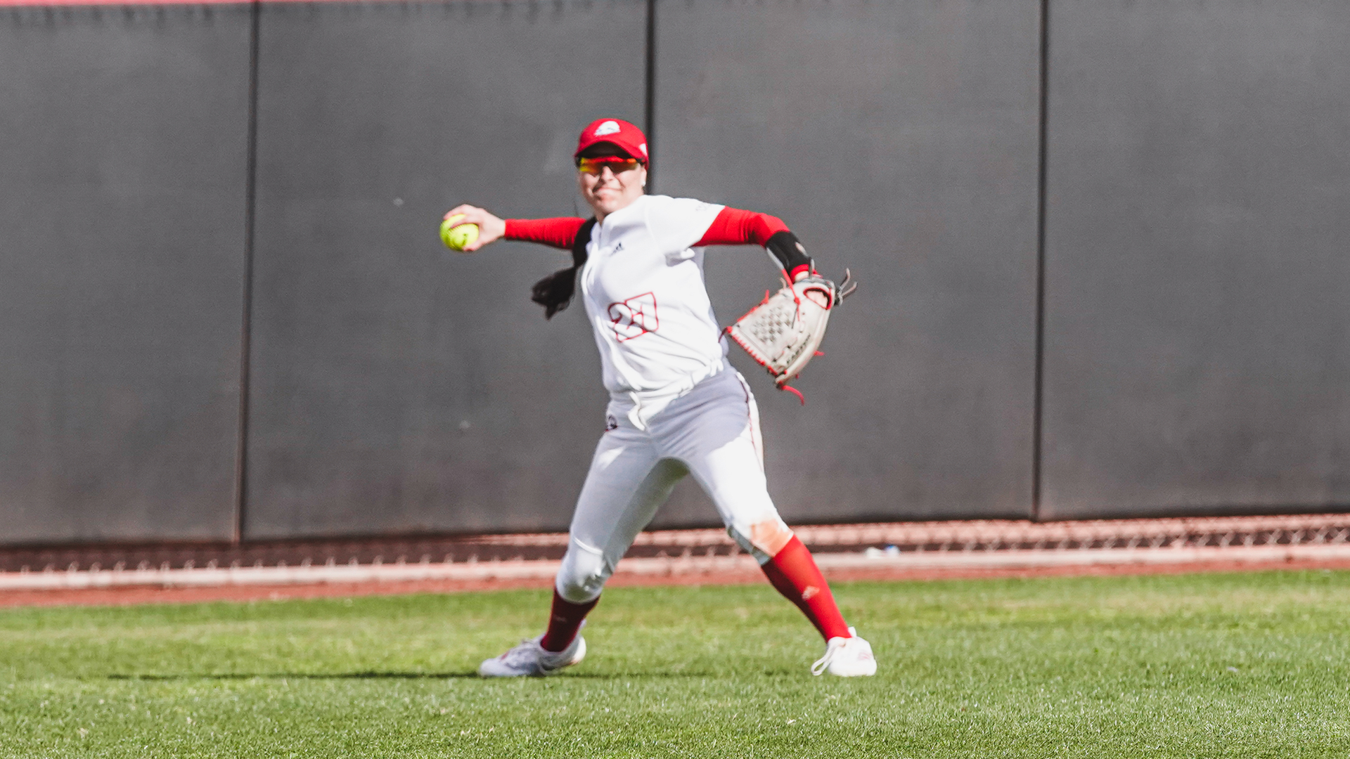 Alayah Toscano Thorws the ball