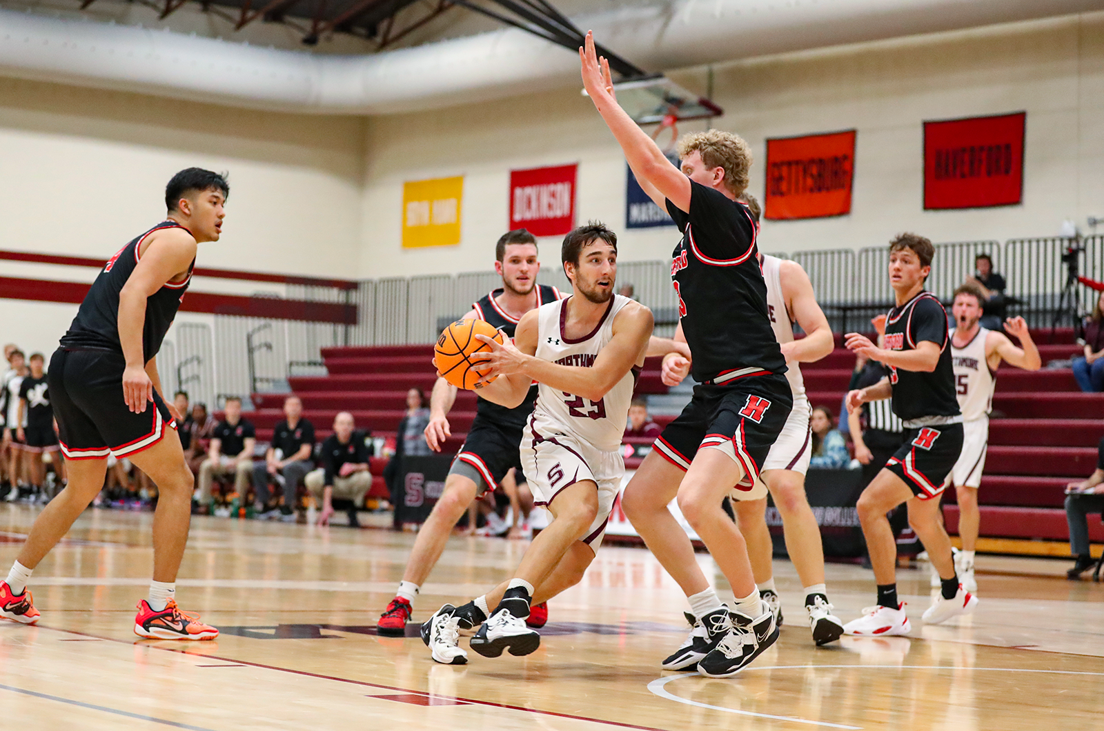 DeAngelo Leads No. 10 Men's Basketball in Dominant Second Half at Ursinus -  Swarthmore College Athletics