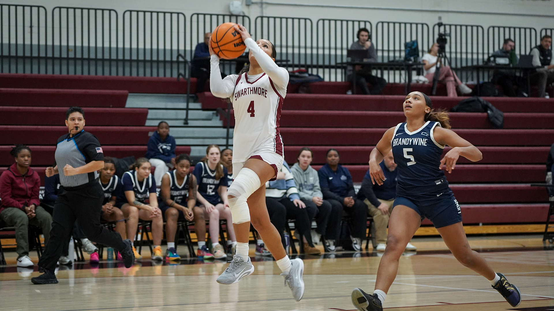 Kanyamiheto-Watson drives lane for a bucket