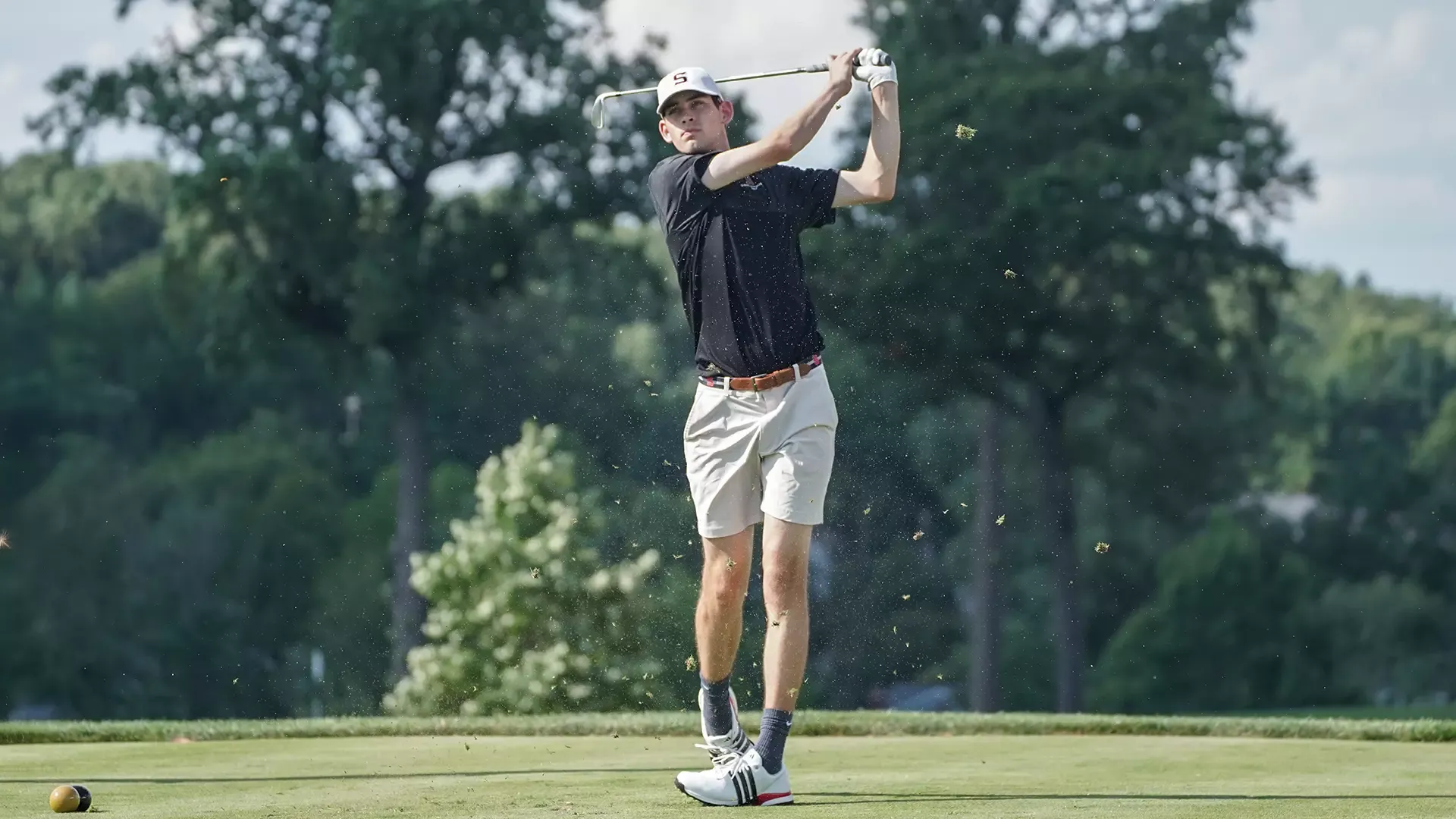 Stracks tees off at Swarthmore's qualifying round