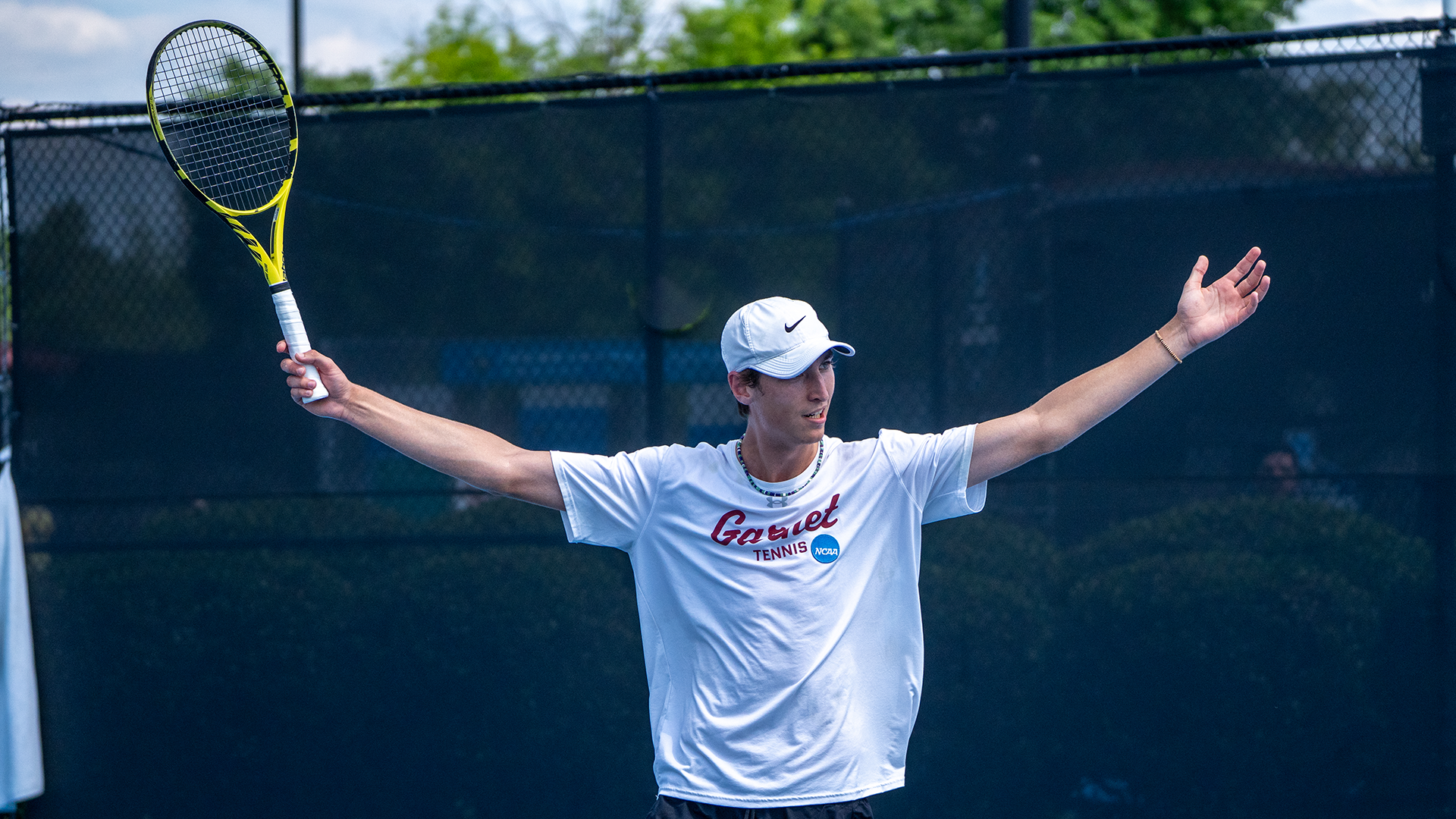 Melnikov celebrates set victory at NCAA Championships 
