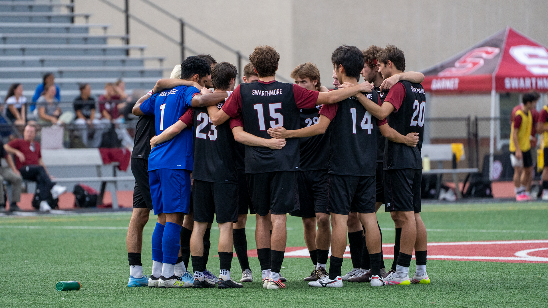 Men's soccer huddles up at halftime
