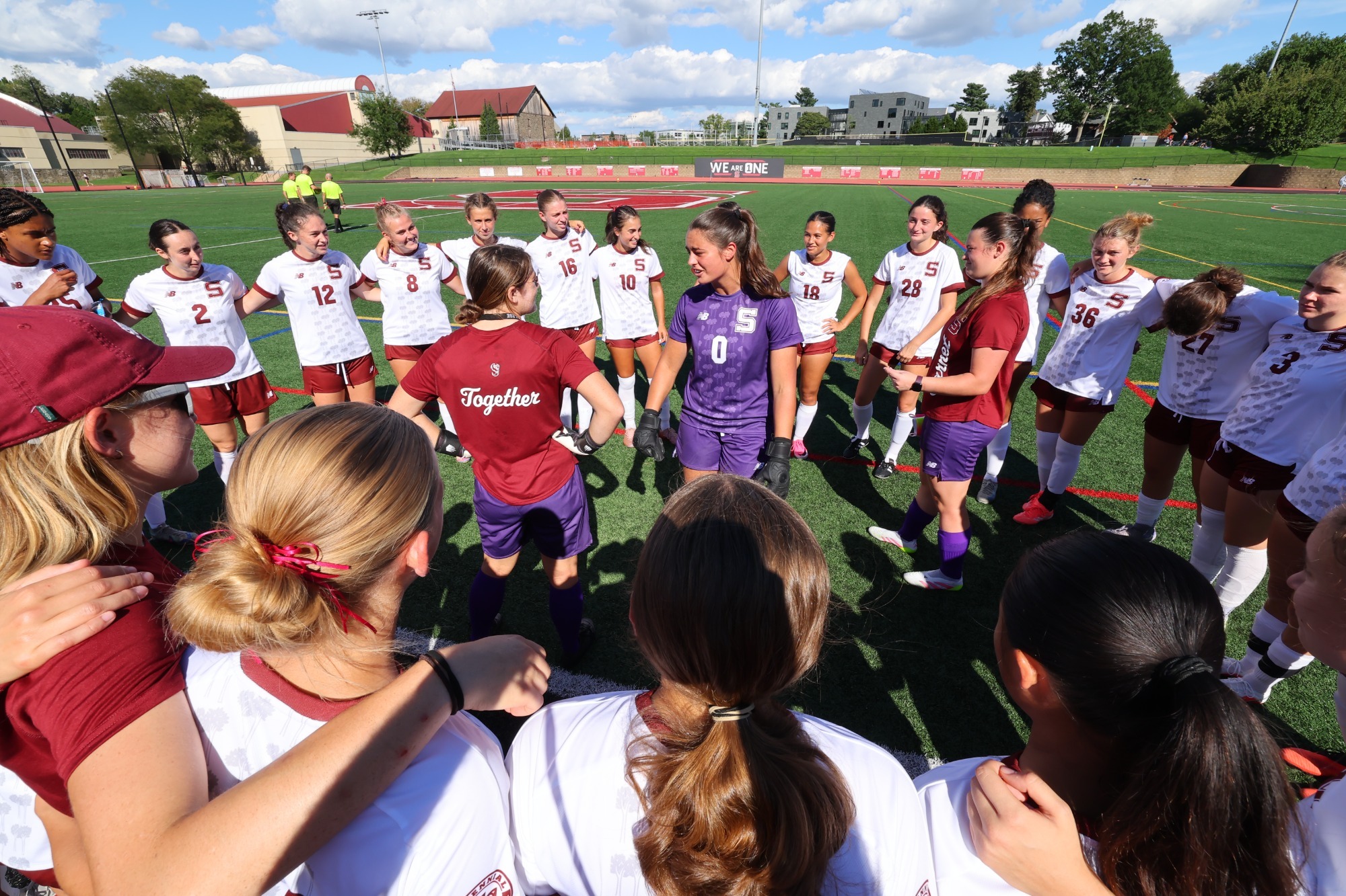women's soccer pregame huddle
