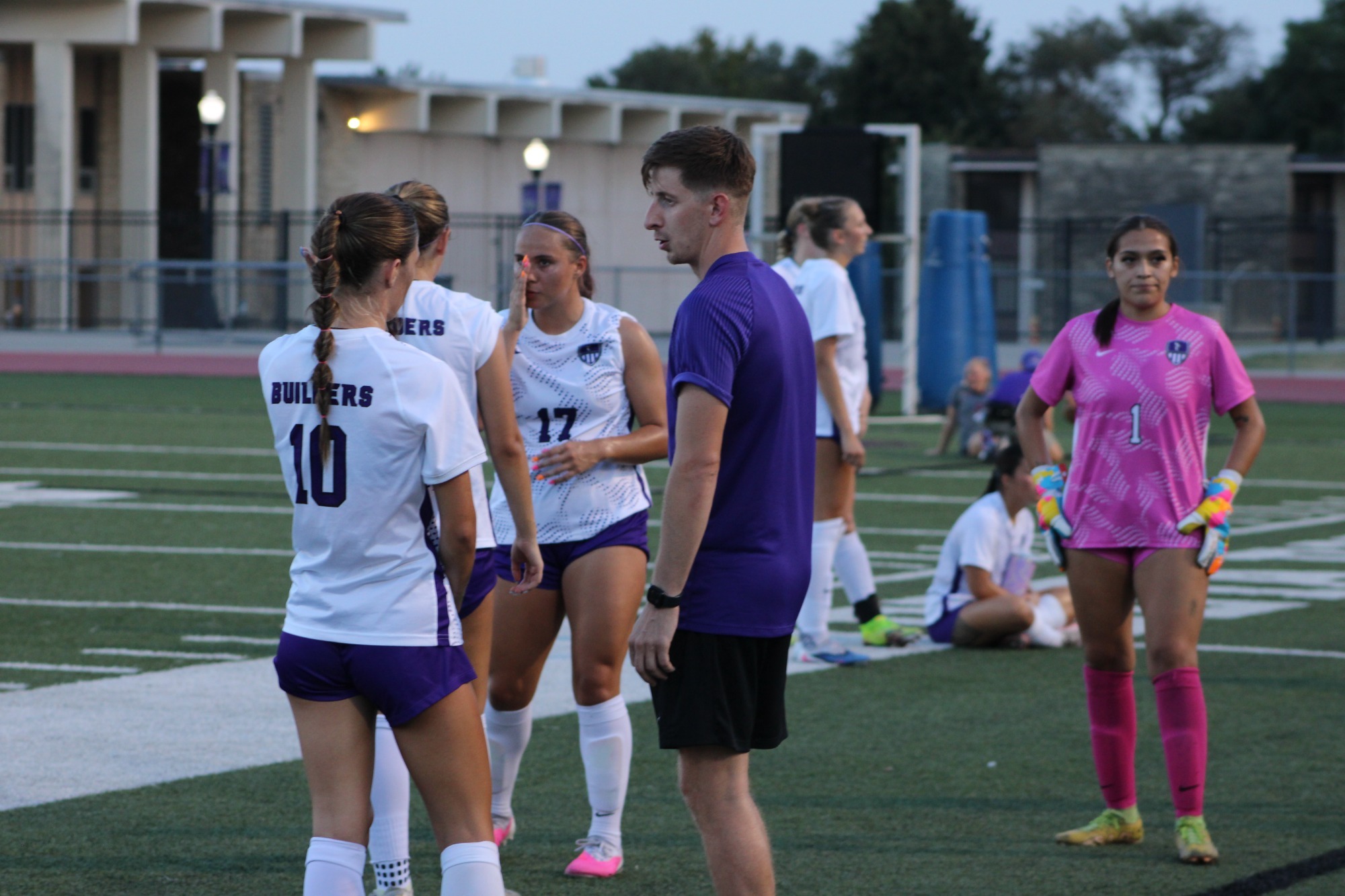 Harry Simpson give out coaching