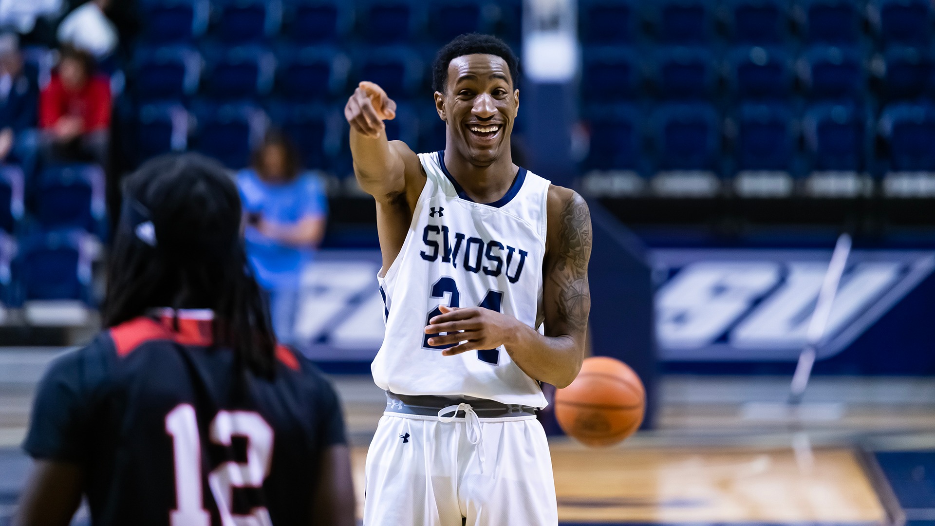 men-s-hoops-uses-foul-line-to-ride-to-victory-over-rangers