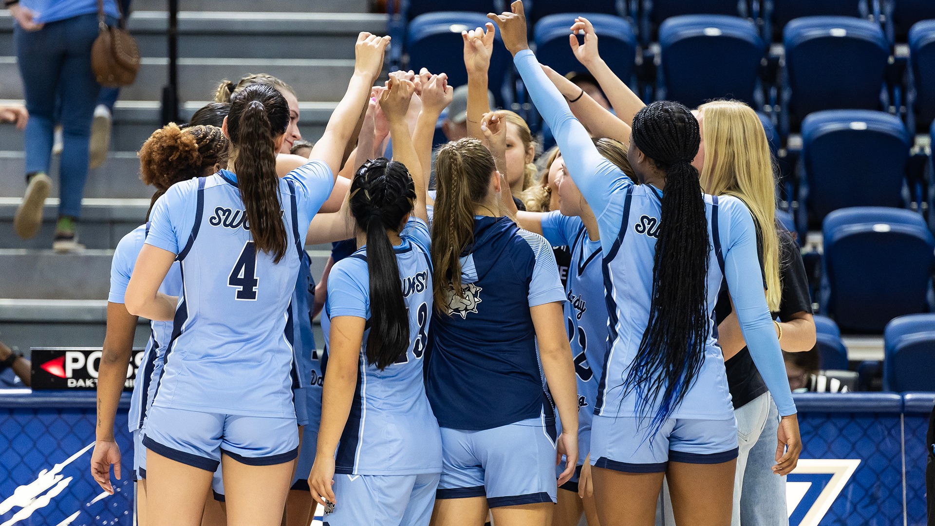 women's basketball huddle
