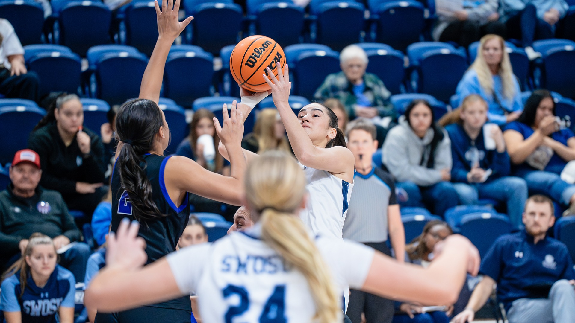 conde shoots in traffic against Ouachita