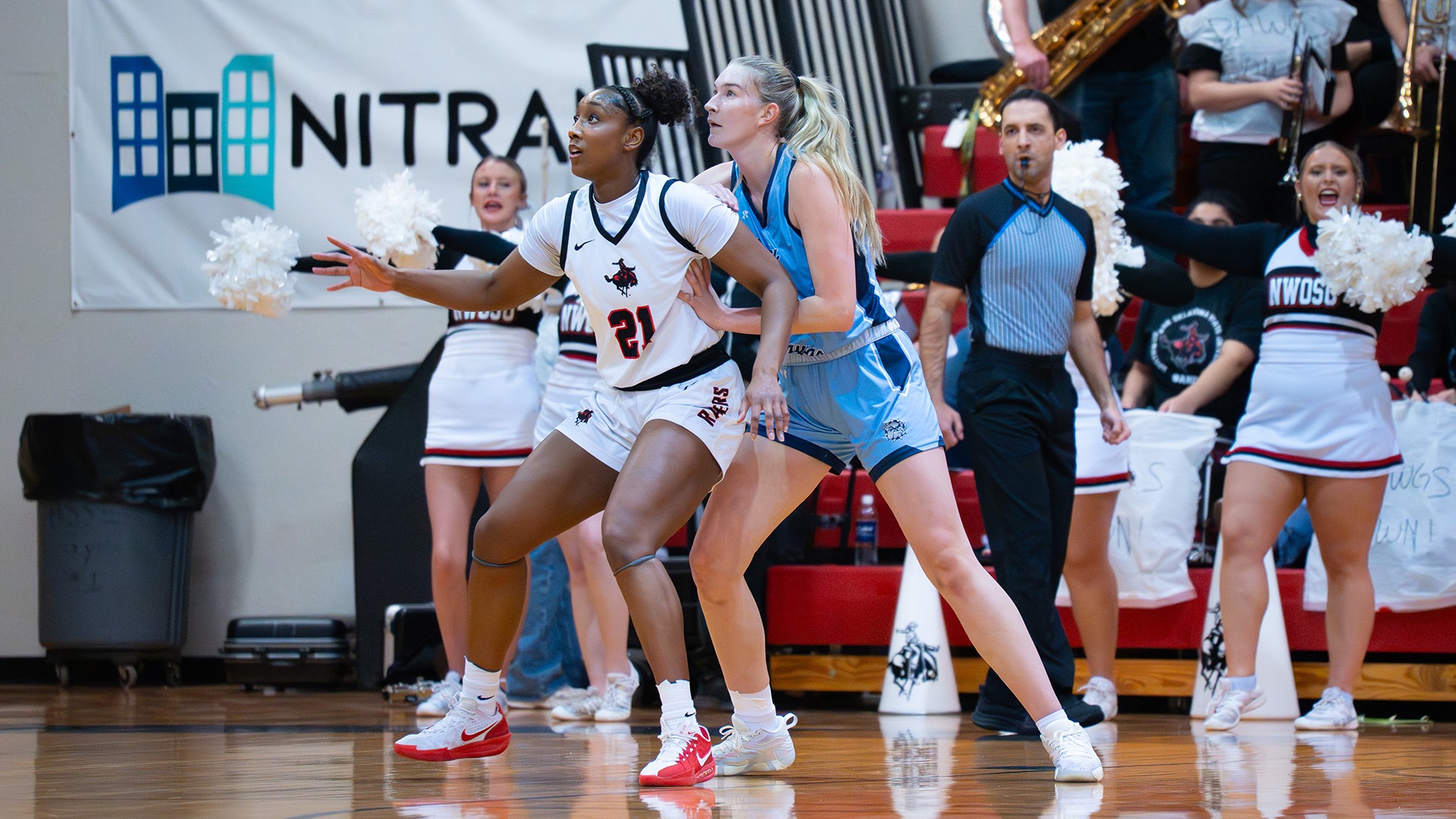 landry allen guards a Northwestern player in Alva