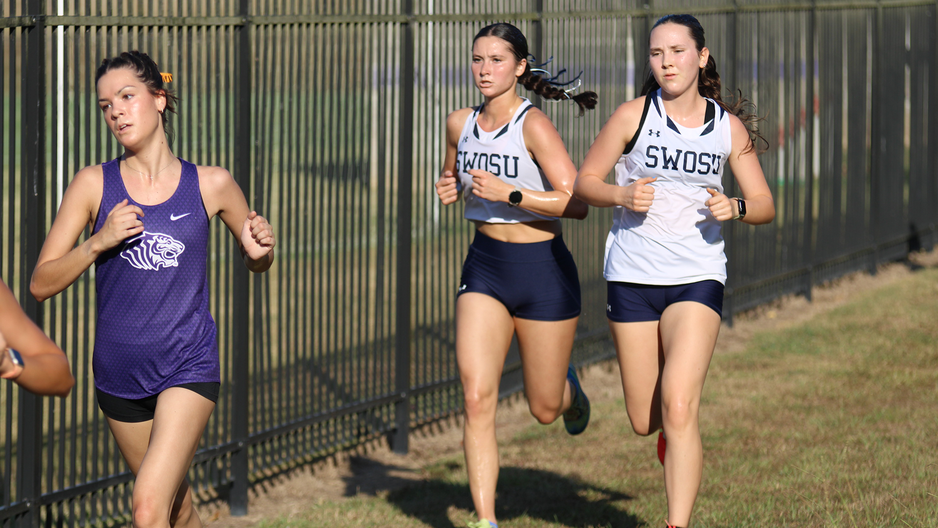 Canon Russell and Daisha Christian run side-by-side in a race
