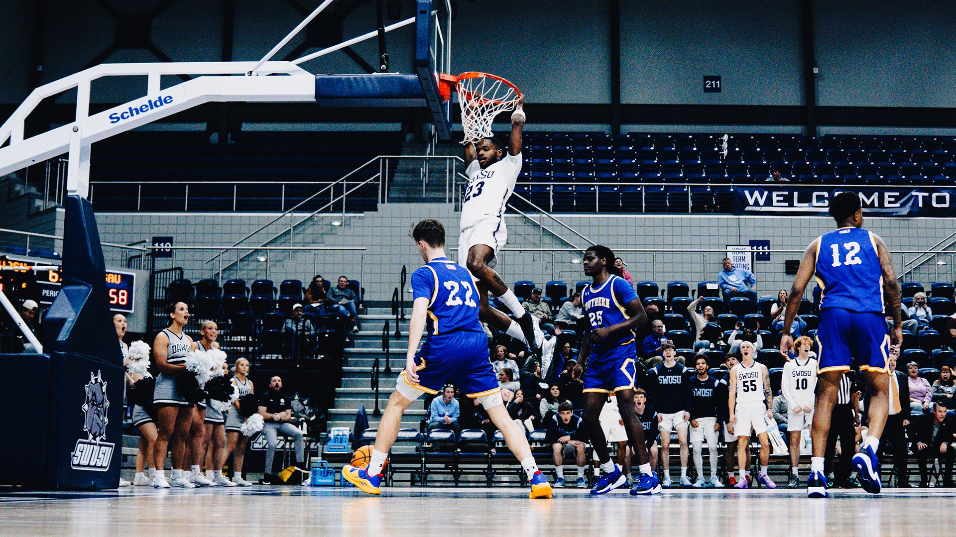 elijah jordan dunking against SAU