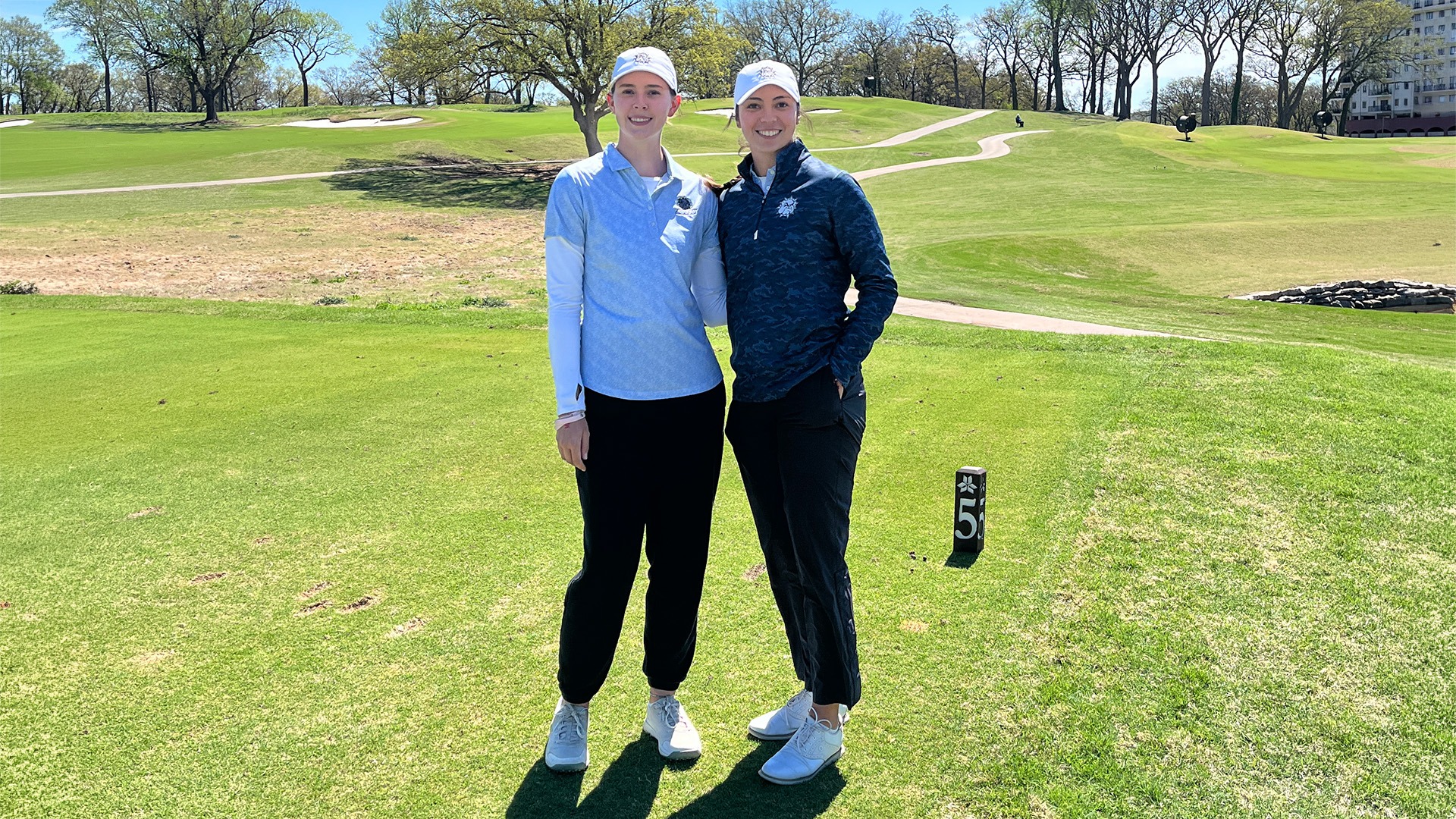 London Wilson & Daniela Espinoza smile on the course