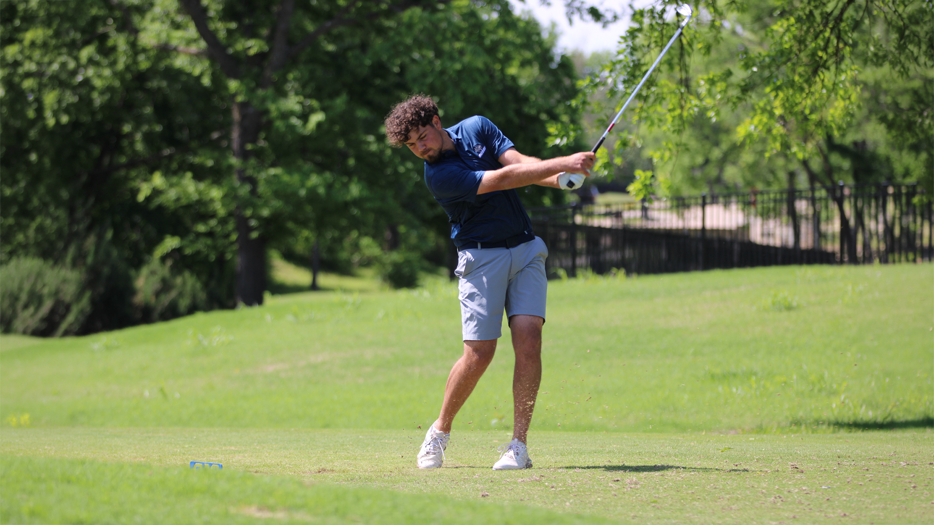 Samuel Moran hits a shot
